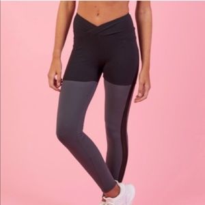 Women's Gymshark x Nikki Blackketter Black & Gray Dynamic Leggings Size Small